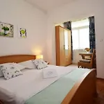 In With Sea View, Terrace, Air Conditioning, Wifi 4969-1 * Duće